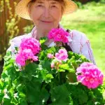 Green thumbs: Seniors cultivating beauty and wellness through ggardening